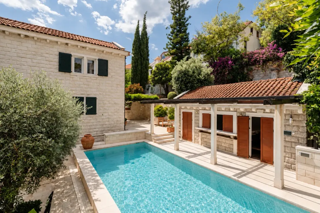 Sale, house, 233m², Savina, Herceg Novi