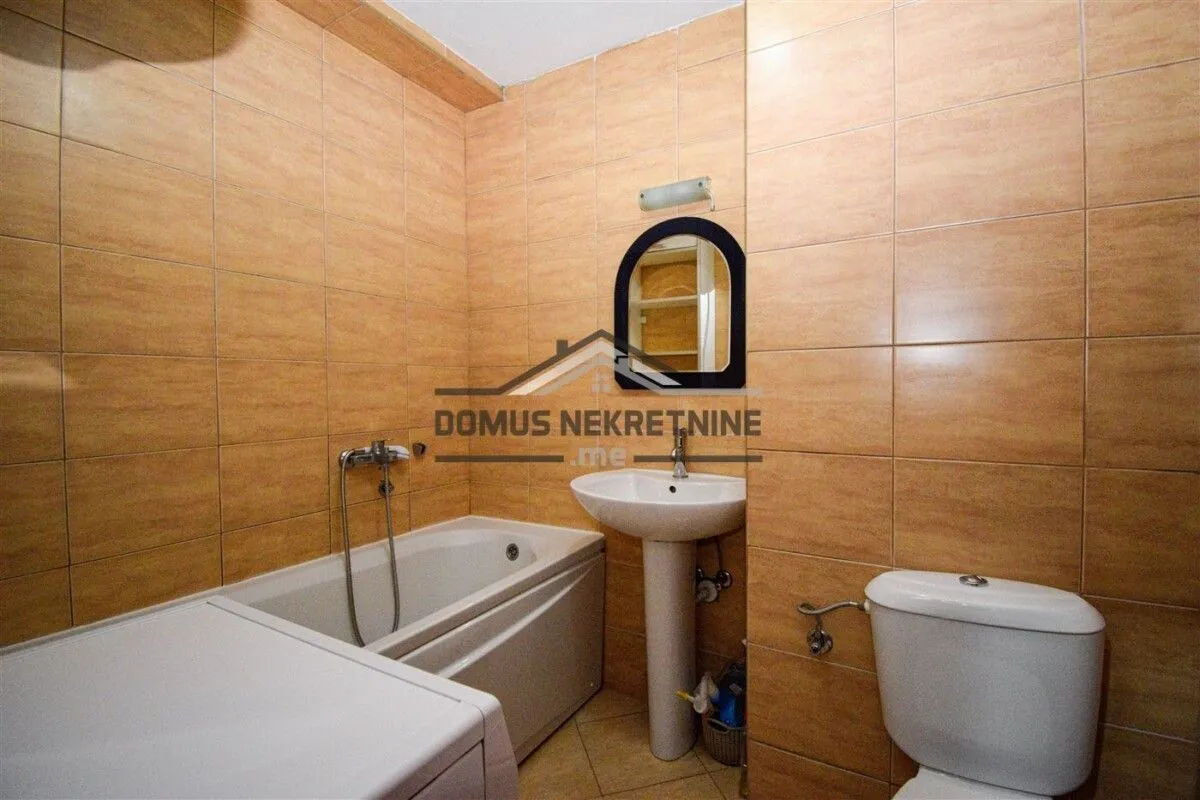 Izdavanje, jednosoban stan, 42m², Blok 6, Podgorica