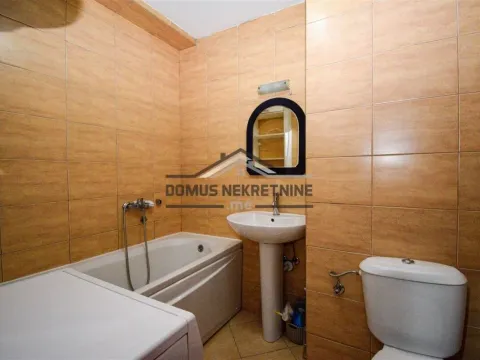 Izdavanje, jednosoban stan, 42m², Blok 6, Podgorica - image 8