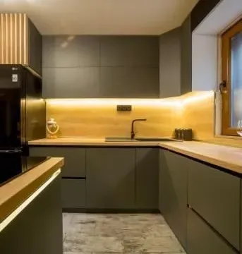 Izdavanje, trosoban stan, 150m², Muo, Kotor - image 5