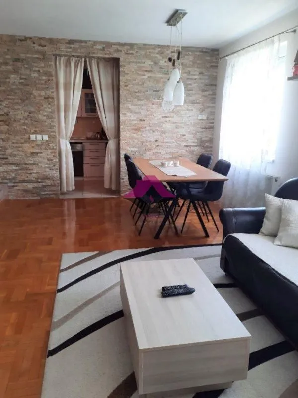 Prodaja, četvorosoban stan, 110m², Mladenovac, Beograd