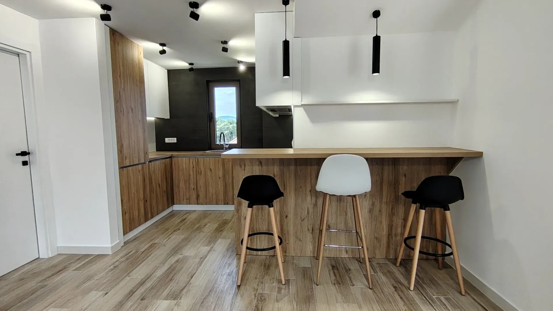 Prodaja, dvosoban stan, 85m², Tivat, Crna Gora
