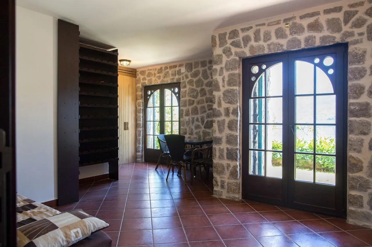 Sale, house, 235m², Kostanjica, Kotor