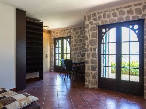 Prodaja, kuća, 235m², Kostanjica, Kotor - image 9