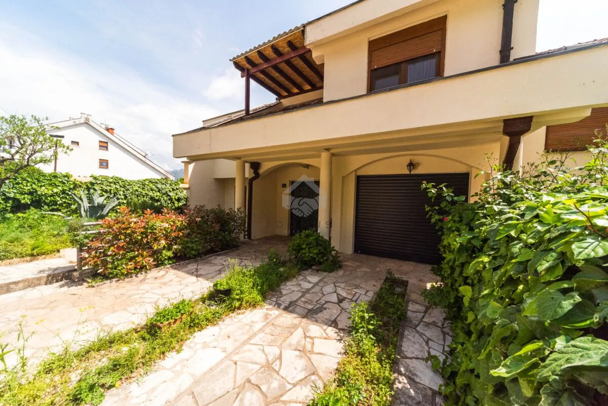 Rent, house, 280m², Gorica C, Podgorica