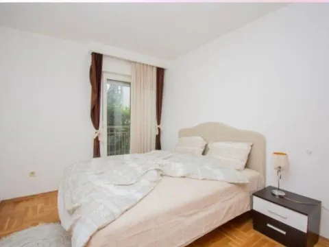 Izdavanje, trosoban stan, 80m², Dalmatinska ulica, Podgorica - image 4