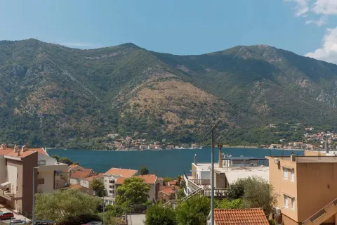 View of the sea and mountains from the terrace. - image 9