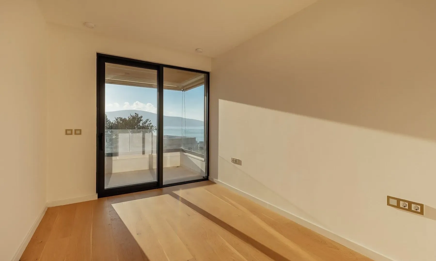 Prodaja, dvosoban stan, 103m², Kotor, Crna Gora