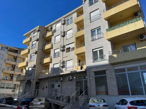 Poslovni prostor in Maslinjak