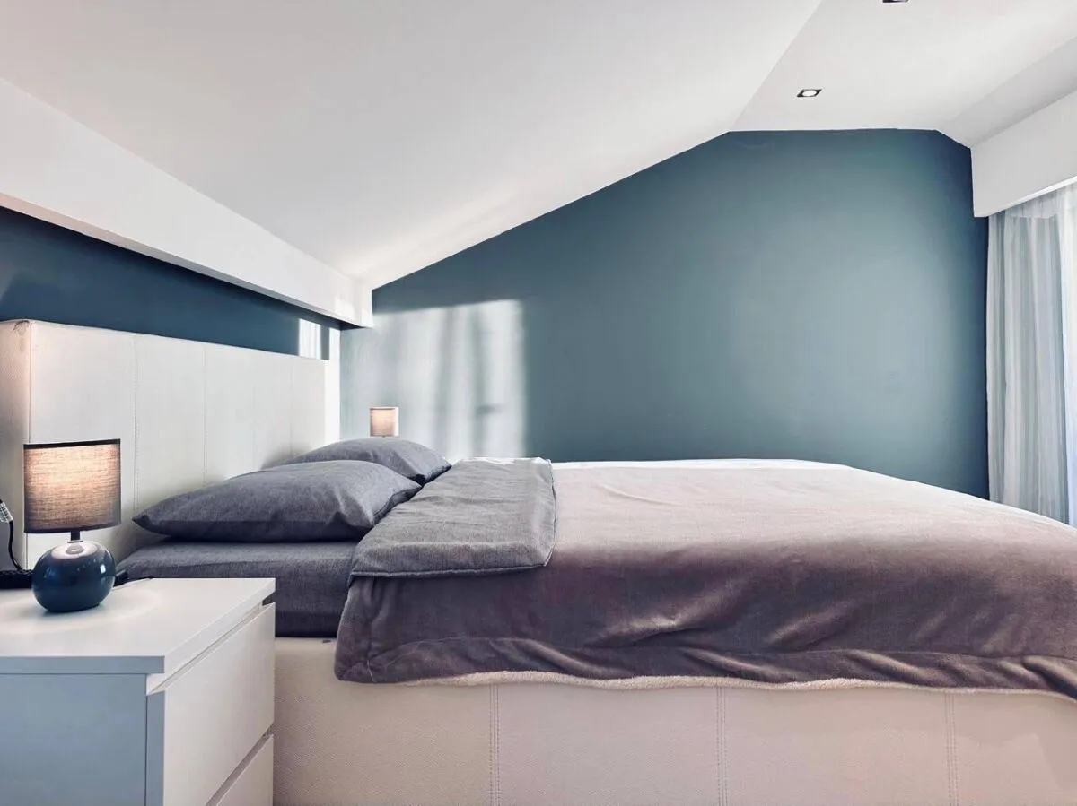 Izdavanje, trosoban stan, 130m², Mažina, Tivat