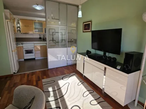 Rent, two bedroom apartment, 75m², City Kvart, Podgorica - image 2