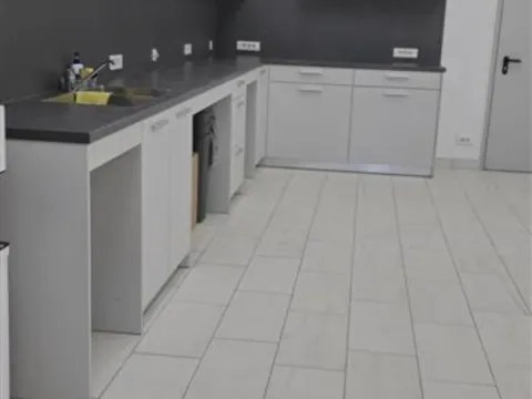 Izdavanje, poslovni prostor, 246m², Stari grad, Novi Sad - image 13