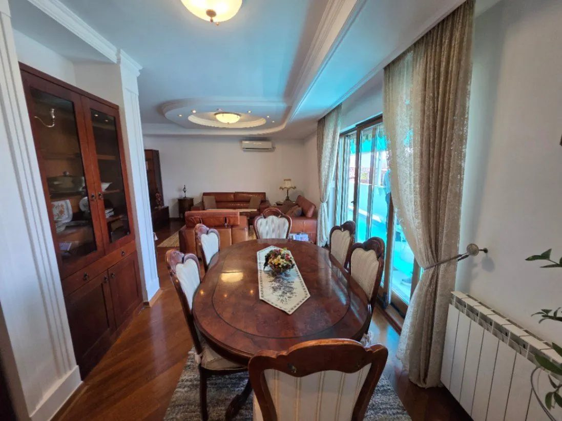Prodaja, trosoban stan, 130m², Stari Aerodrom, Podgorica