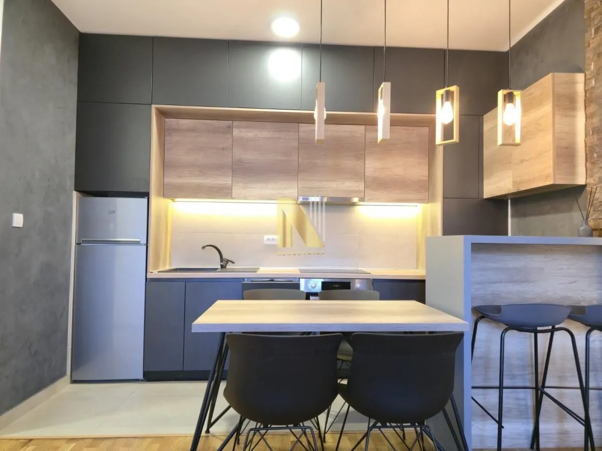 Izdavanje, trosoban stan, 57m², Kej, Novi Sad Sve Podlokacije