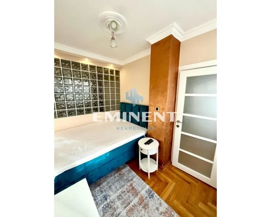 Izdavanje, dvosoban stan, 50m², Južni Bulevar, Vračar Sve Podlokacije