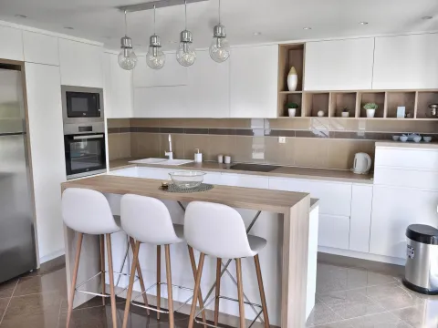 Izdavanje, trosoban stan, 150m², Pržno, Budva - image 2