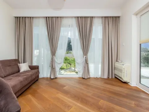 Izdavanje, jednosoban stan, 63m², Centar, Budva - image 6
