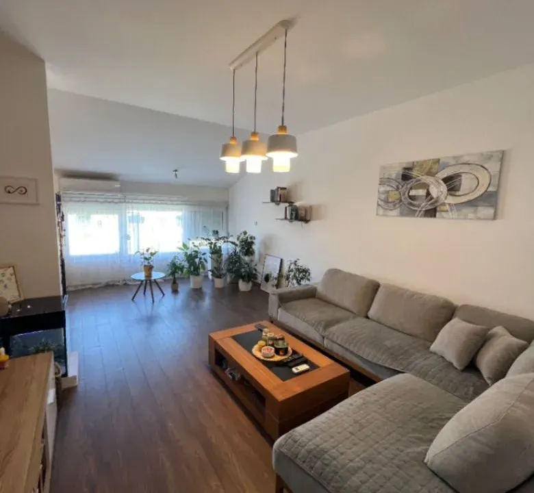 Prodaja, dvosoban stan, 72m², Stari Aerodrom, Podgorica