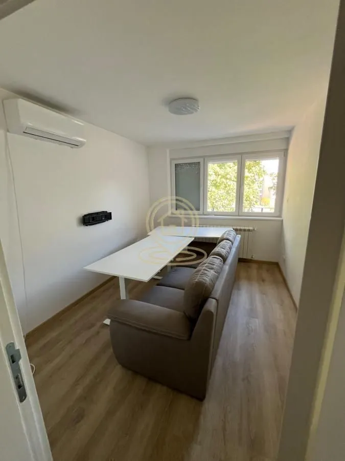 Rent, house, 120m², Šumice, Beograd