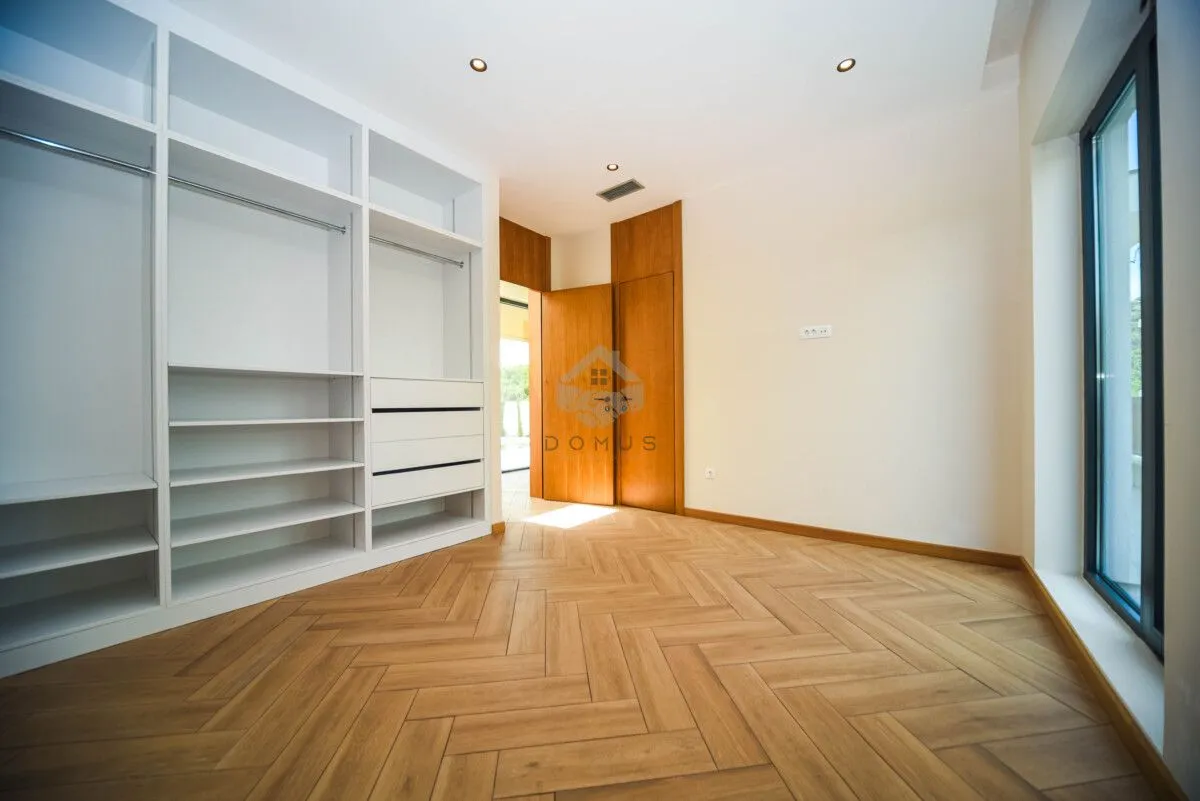 Izdavanje, kuća, 350m², Tuzi, Podgorica