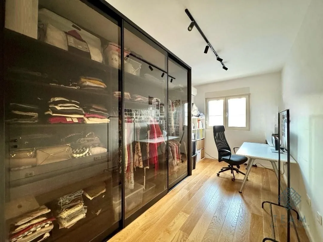 Prodaja, dvosoban stan, 70m², Central Point, Podgorica