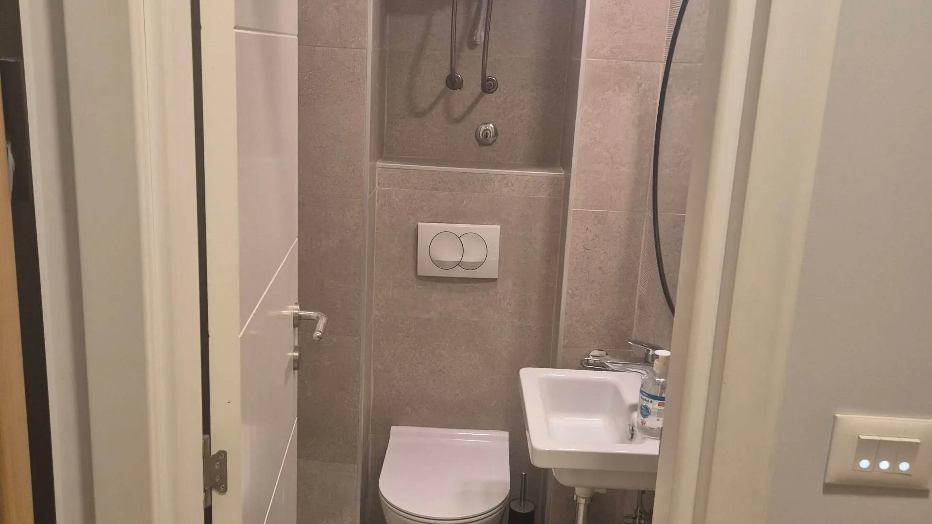 Izdavanje, trosoban stan, 100m², Vezirov Most, Podgorica