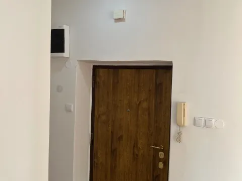 Izdavanje, poslovni prostor, 37m², Centar, Podgorica - image 6