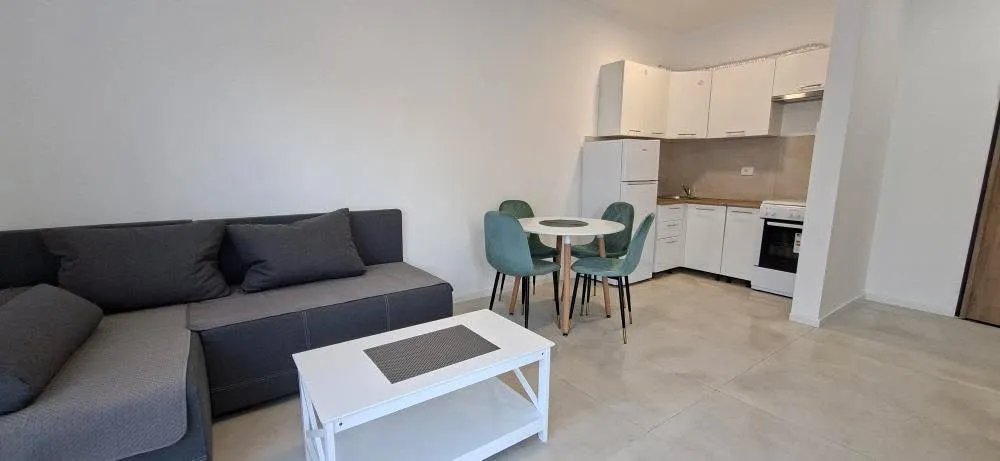 Izdavanje, jednosoban stan, 40m², Centar, Ulcinj