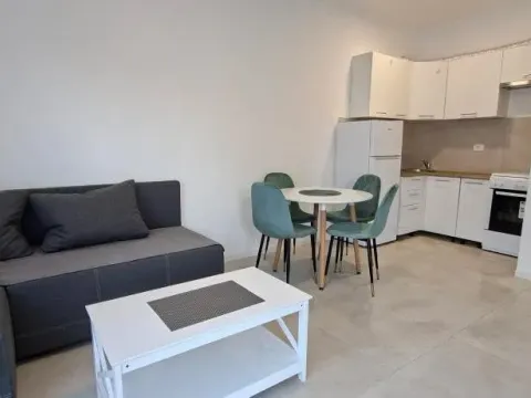 Izdavanje, jednosoban stan, 40m², Centar, Ulcinj - image 4