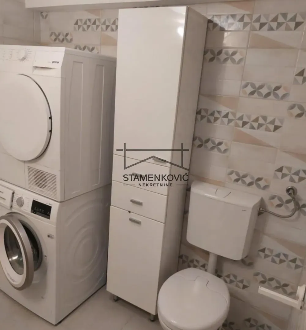 Prodaja, kuća, 360m², Veternik, Novi Sad Sve Podlokacije