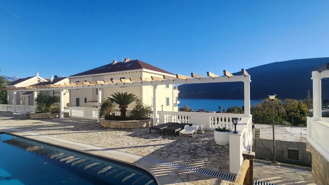 Izdavanje, jednosoban stan, 38m², Đenovići, Herceg Novi