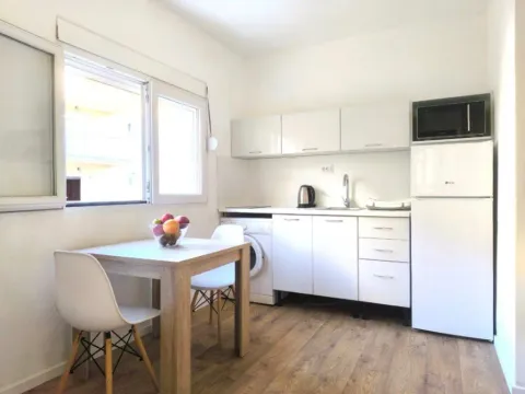 Izdavanje, jednosoban stan, 35m², Lazi, Budva - image 9