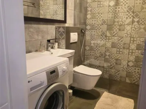 Izdavanje, jednosoban stan, 38m², Stari grad, Novi Sad - image 4
