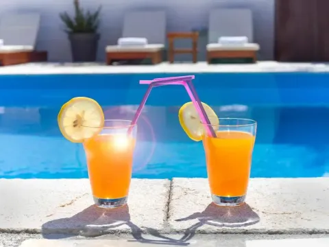 Izdavanje, kuća, 100m², Tivat, Crna Gora - image 4