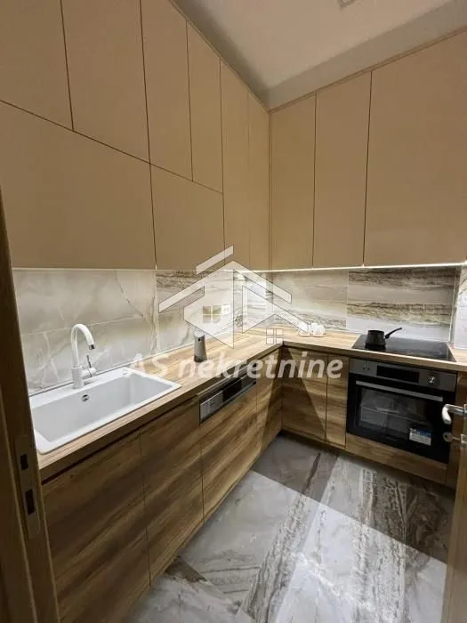 Izdavanje, stan, 200m², Senjak, Beograd