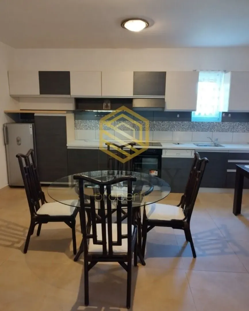 Izdavanje, trosoban stan, 130m², Tološi, Podgorica