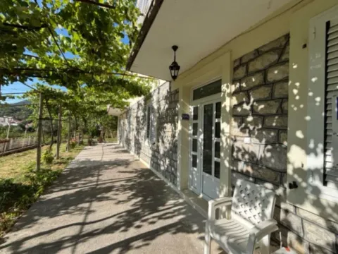 Izdavanje, trosoban stan, 65m², Tripovići, Tivat - image 11