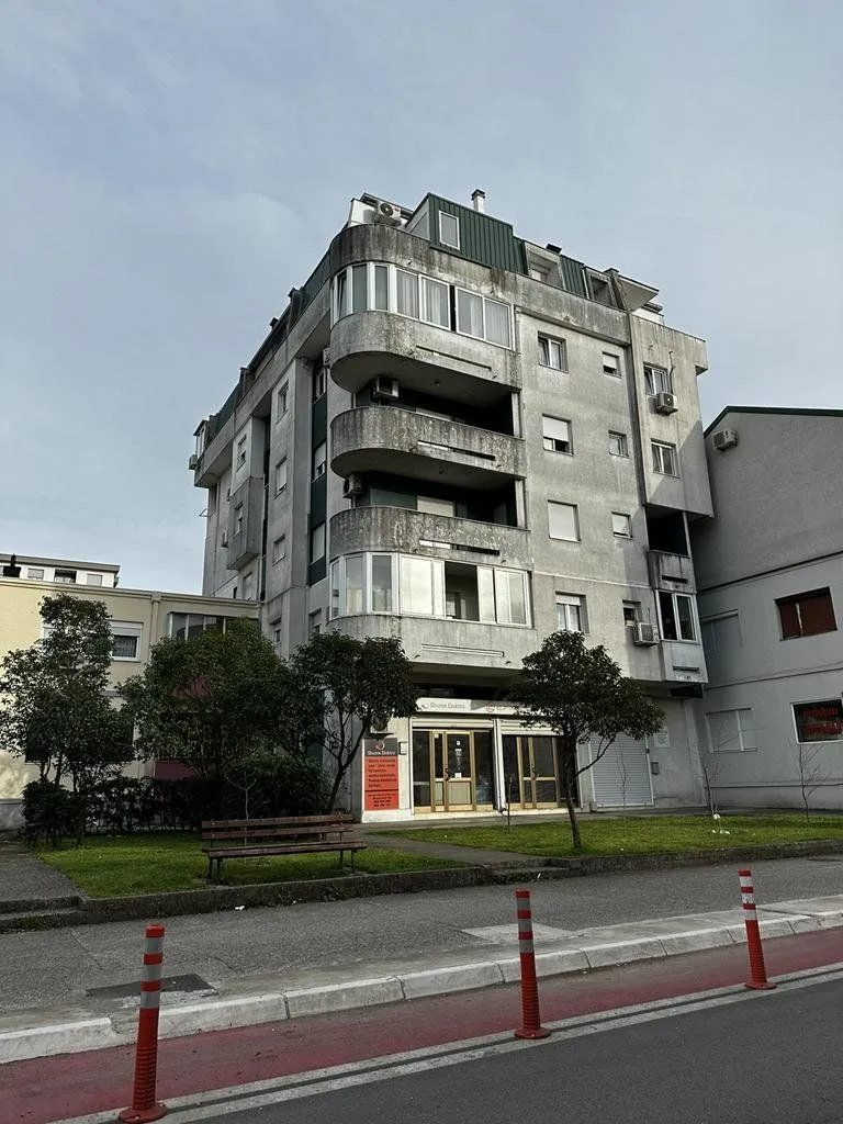 Izdavanje, dvosoban stan, 75m², Ljubović, Podgorica