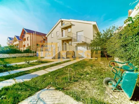 Izdavanje, kuća, 400m², Stari Aerodrom, Podgorica - image 32