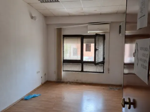 Rent, office space, 95m², Stari Aerodrom, Podgorica - image 6