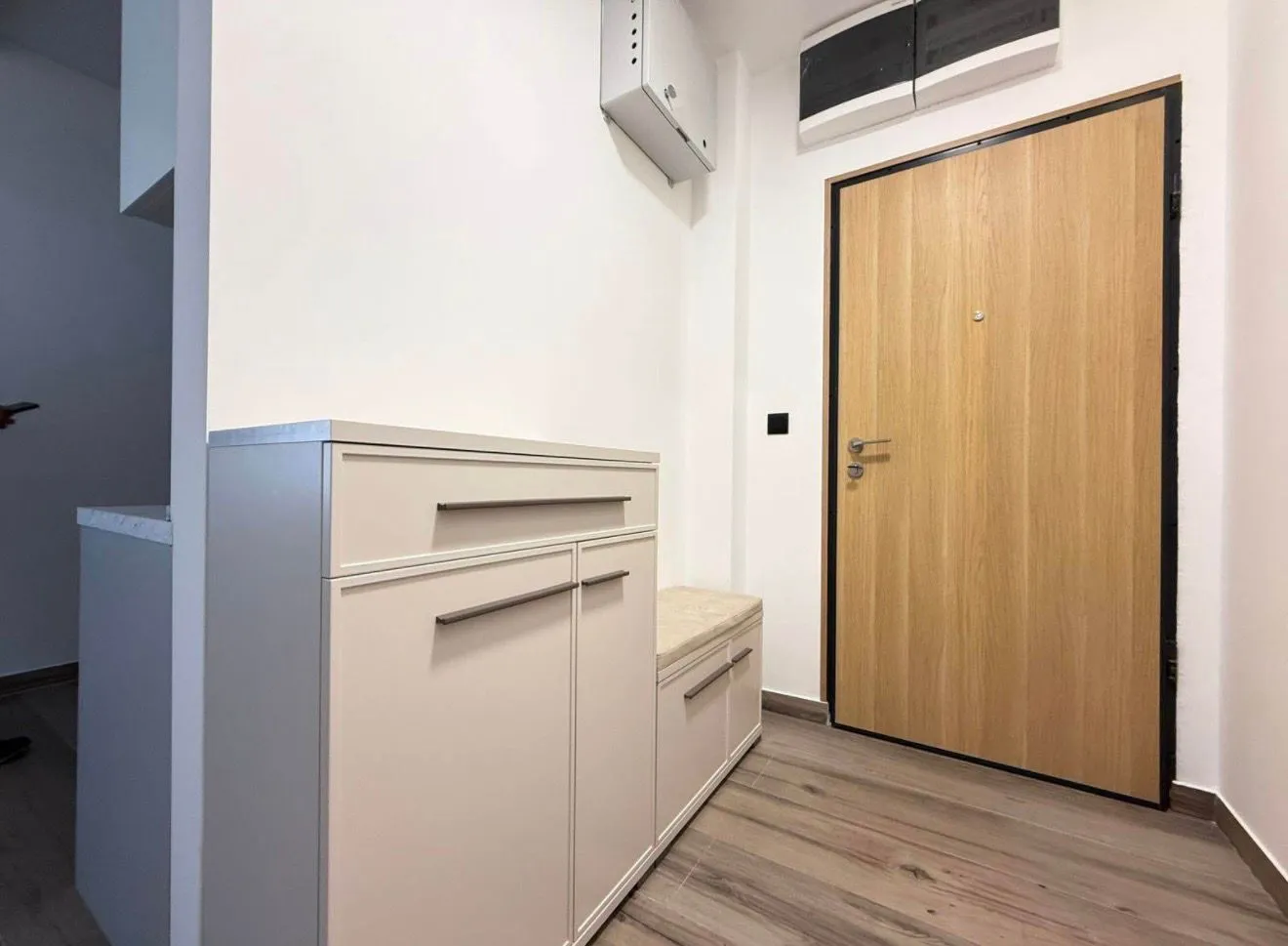Izdavanje, dvosoban stan, 68m², Pobrežje, Podgorica