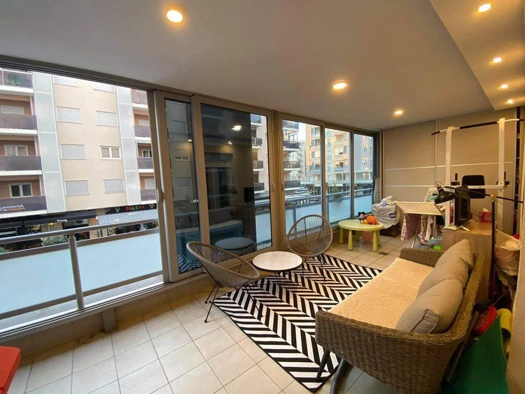 Izdavanje, dvosoban stan, 94m², City Kvart, Podgorica