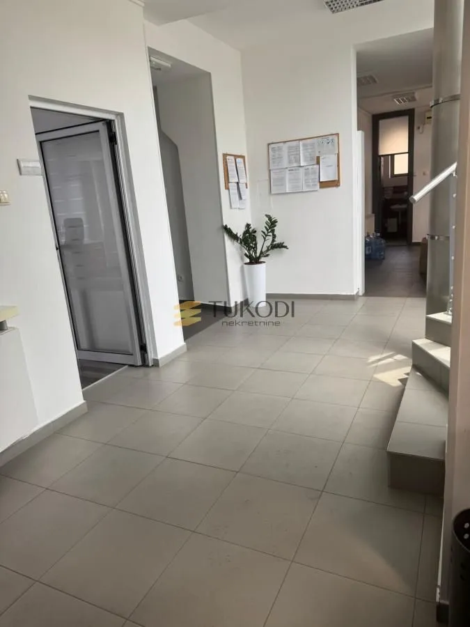 Rent, office space, 780m², Novo naselje, Novi Sad
