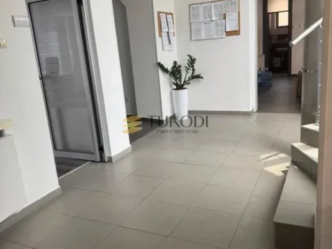 Izdavanje, poslovni prostor, 780m², Novo naselje, Novi Sad - image 26