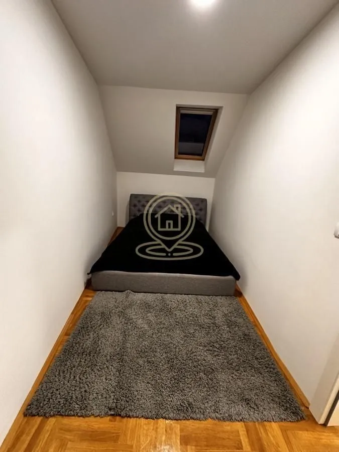 Izdavanje, trosoban stan, 52m², Centar, Novi Sad