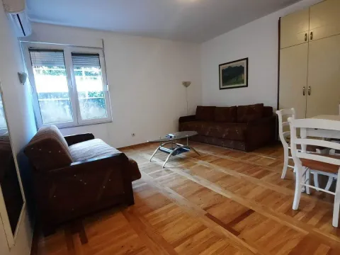 Izdavanje, garsonjera, 40m², Vezirov Most, Podgorica - image 7