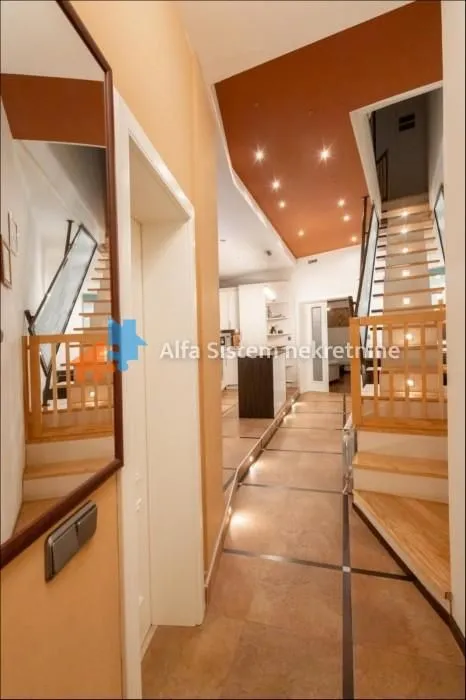 Rent, four bedroom apartment, 140m², Stari Grad, Beograd