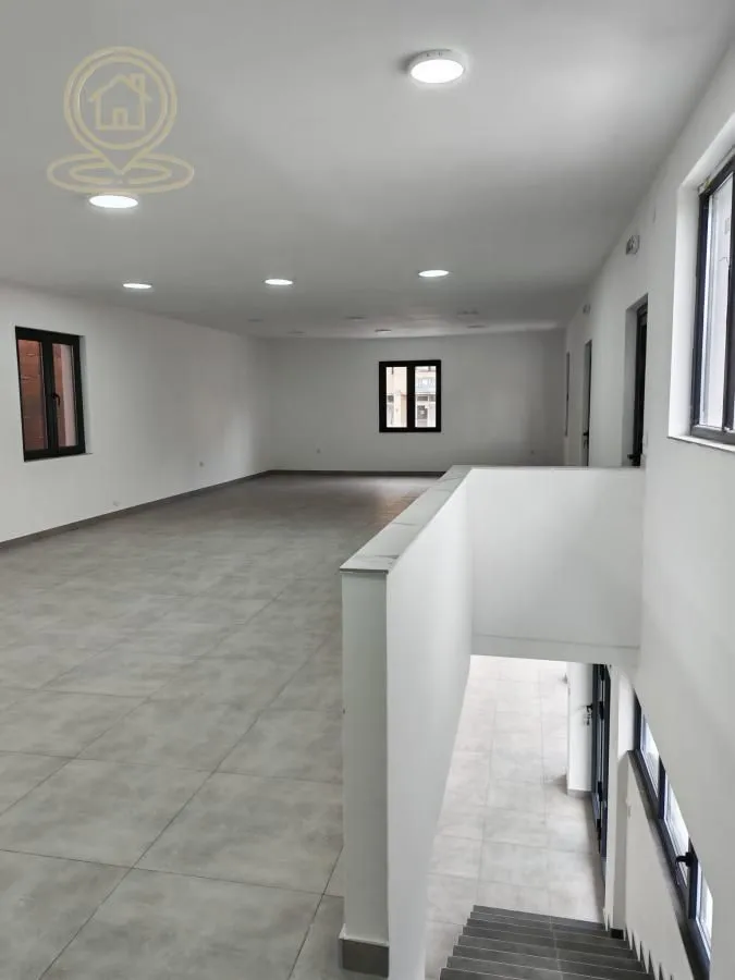 Izdavanje, poslovni prostor, 190m², Erdoglija, Kragujevac