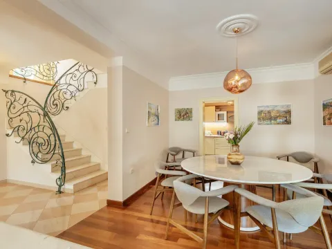 Izdavanje, kuća, 247m², Centar, Kotor - image 6