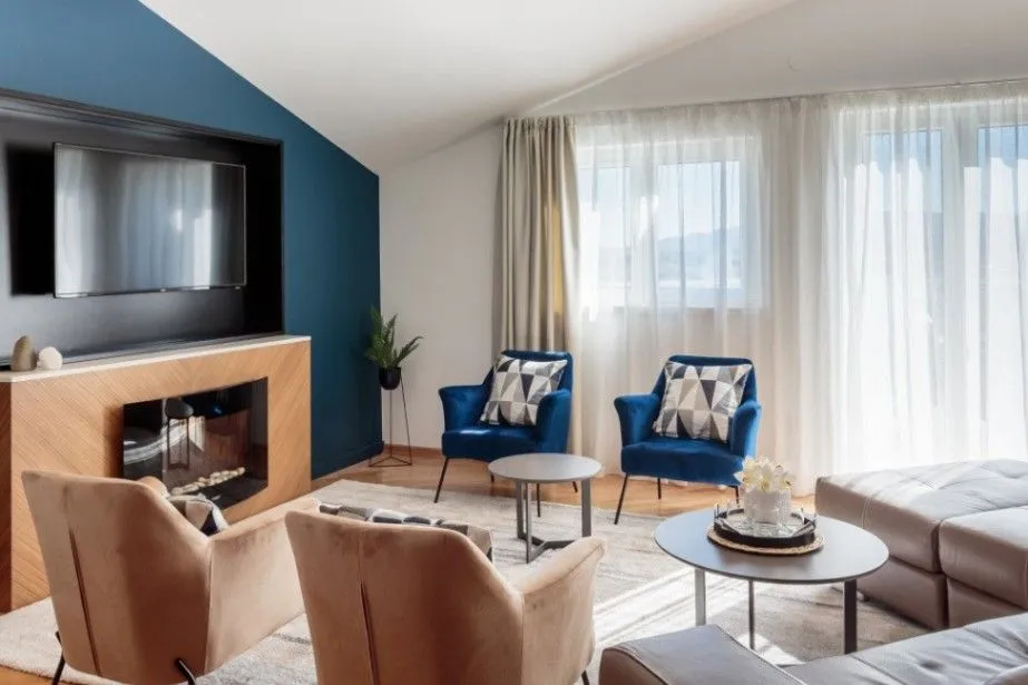 Izdavanje, trosoban stan, 150m², Tivat, Crna Gora